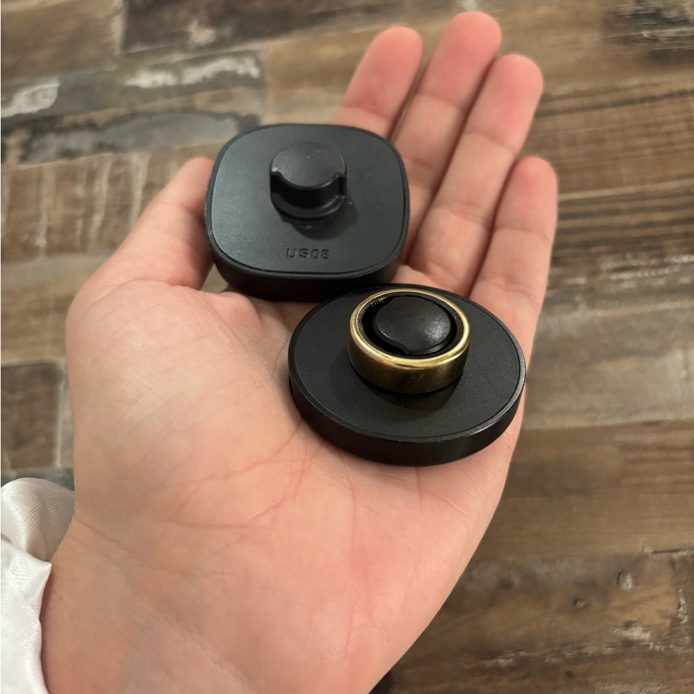 Oura Ring 3 Gold size 8
